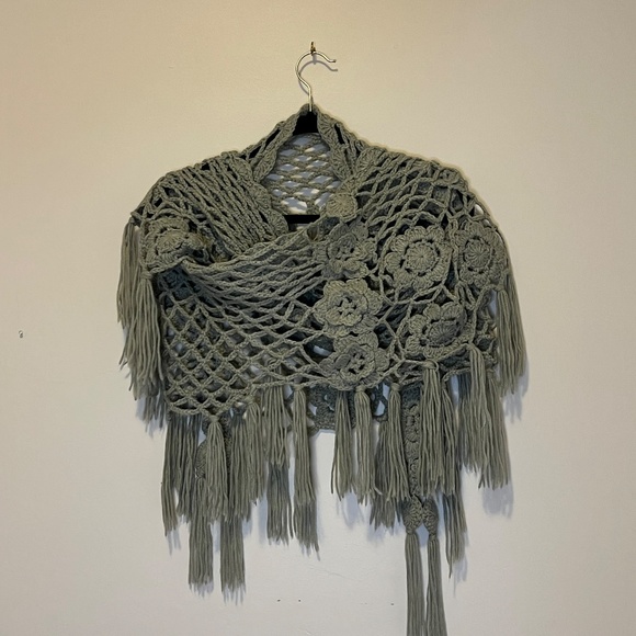 Handmade long stole.Braided flowers. - Picture 3 of 6